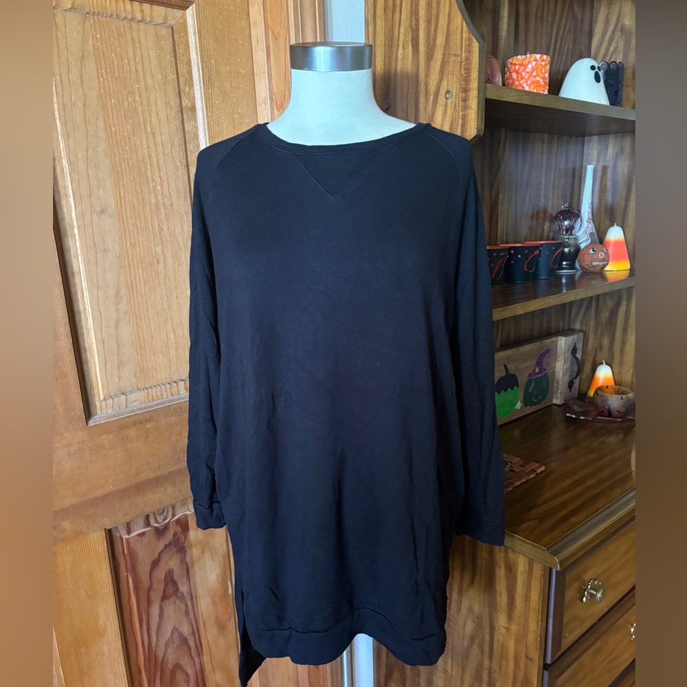 Emerald Tunic Length Black Sweatshirt